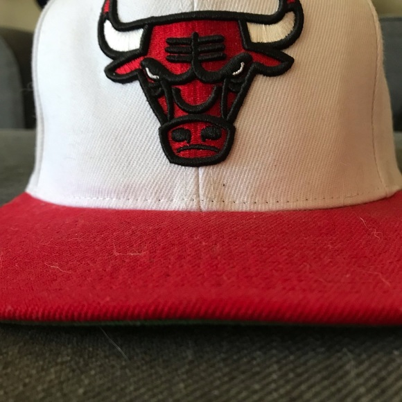 Mitchell and Ness red/white Chicago Bulls 1998 NBA finals snapback BRAND NEW - Picture 2 of 6